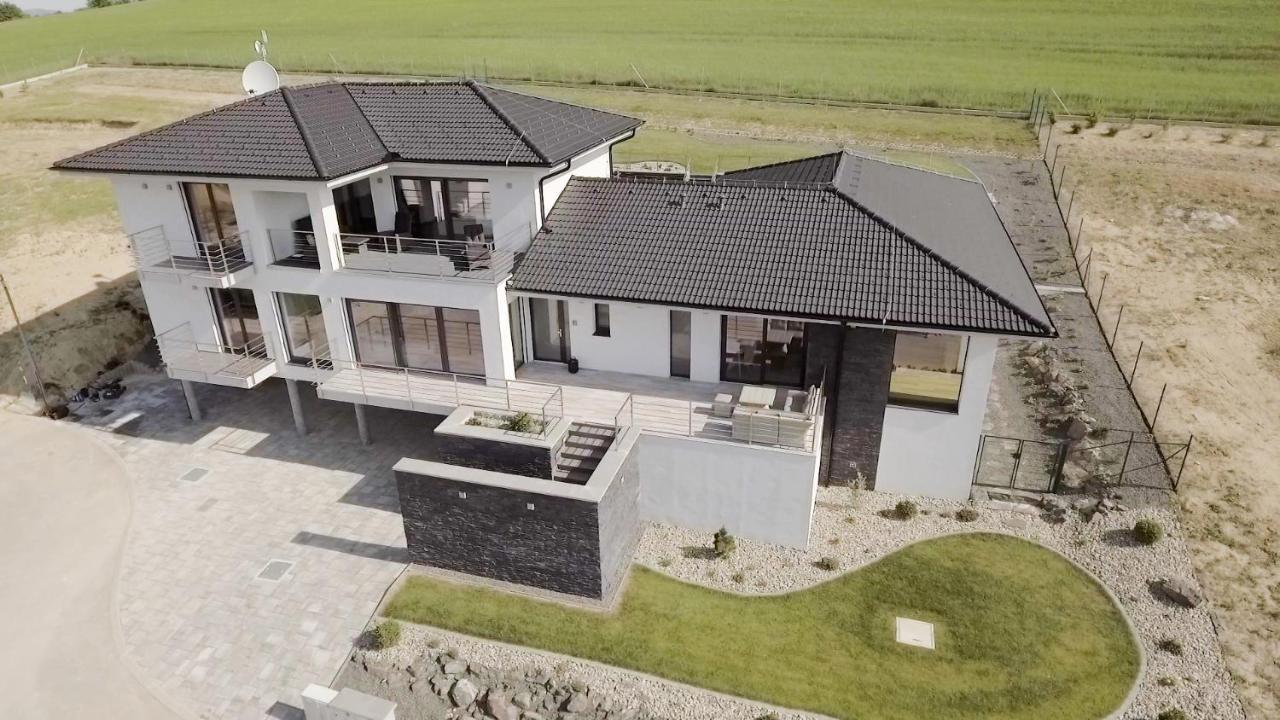 Luxury Villa Moravany nad Vahom Ngoại thất bức ảnh