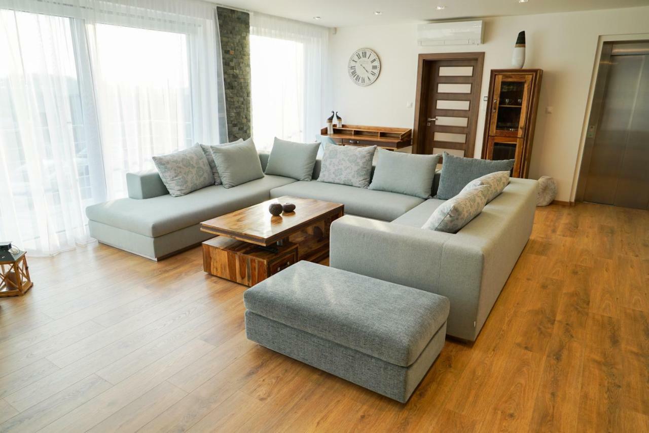Luxury Villa Moravany nad Vahom Ngoại thất bức ảnh