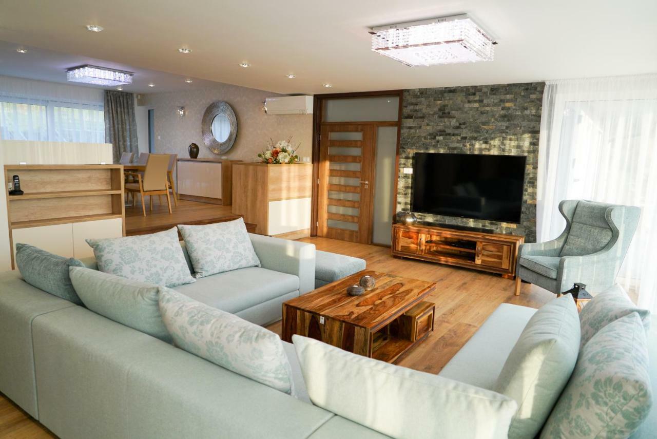 Luxury Villa Moravany nad Vahom Ngoại thất bức ảnh